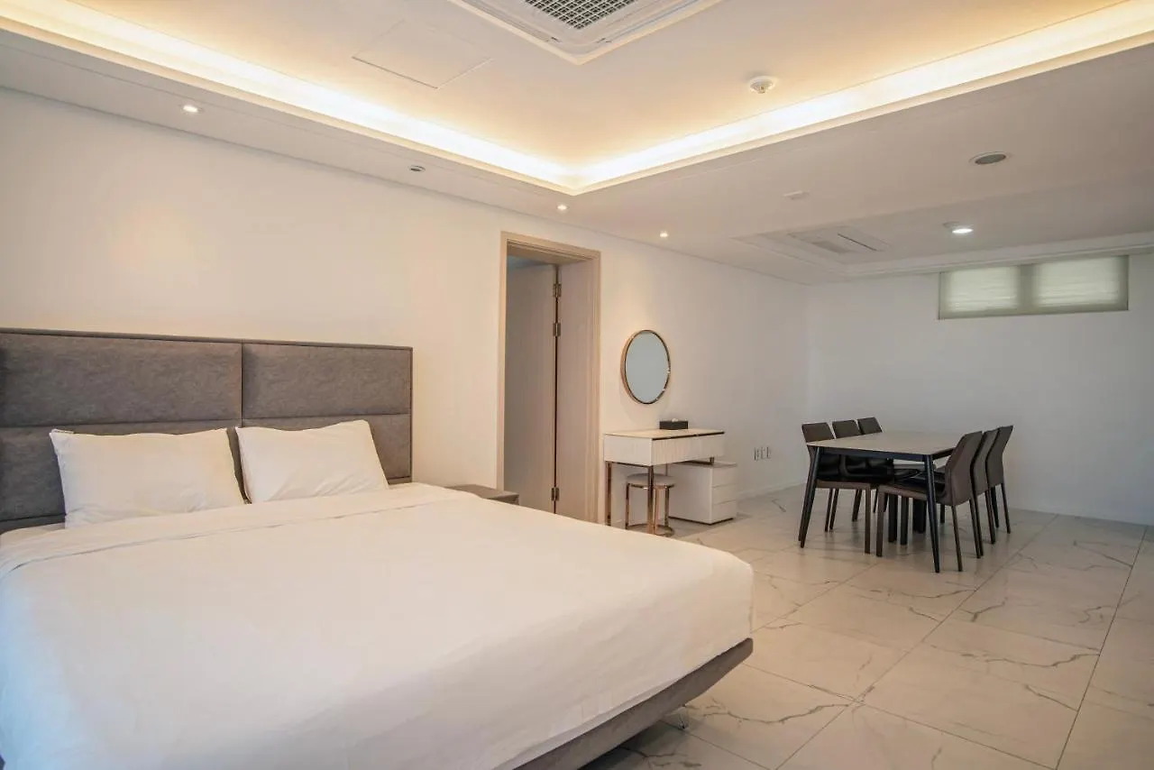 Villa De Aewol Jeju Hotell