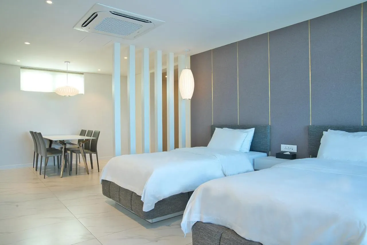 Villa De Aewol Jeju 3*,